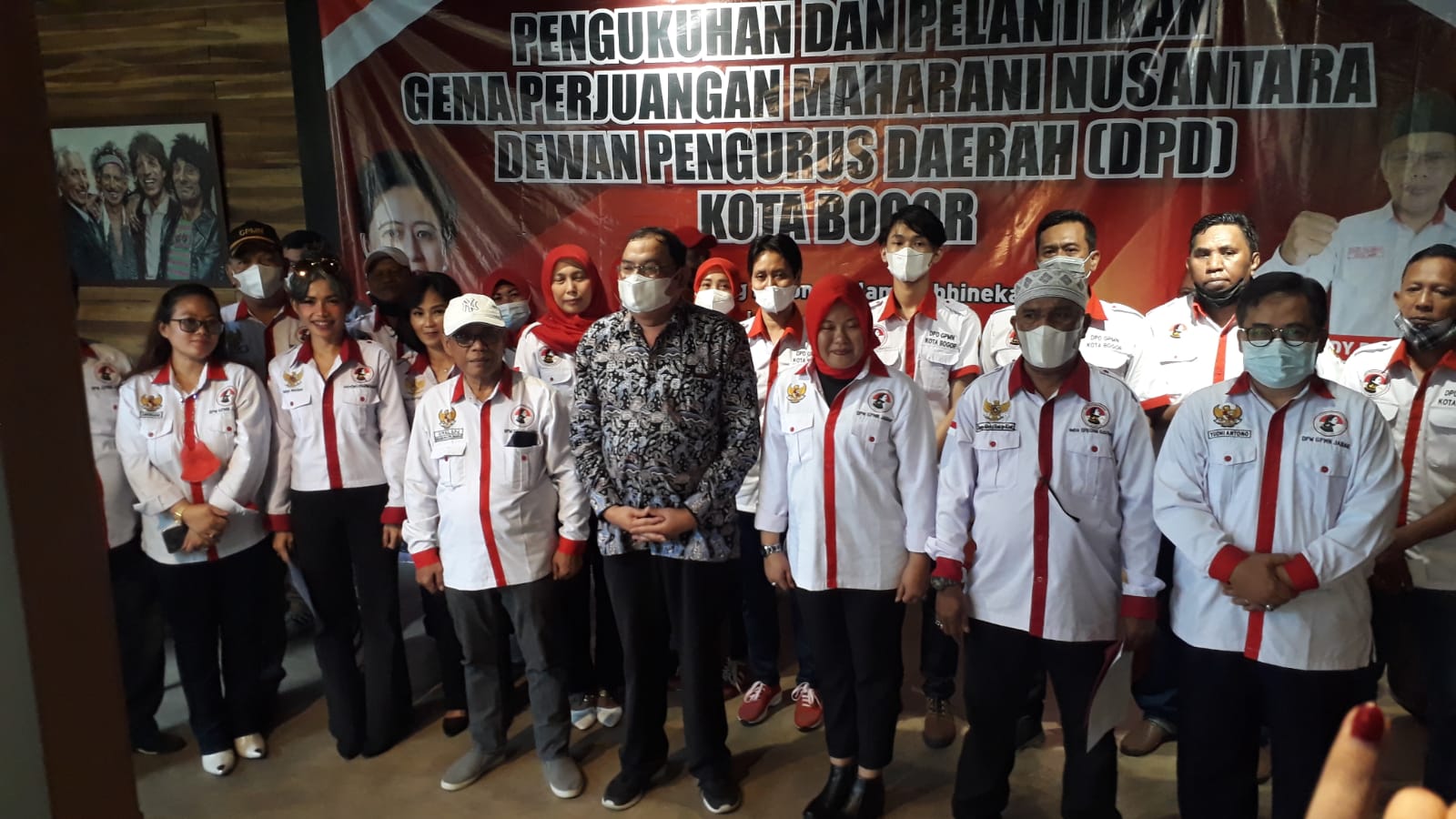 Jajaran pengurus GMPN Kota Bogor abadikan momen foto bersama Kepala Kesbangpol Dadang Sugiarta